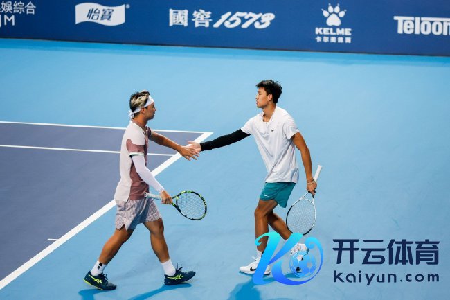 唐盛（左）、郑展（右）